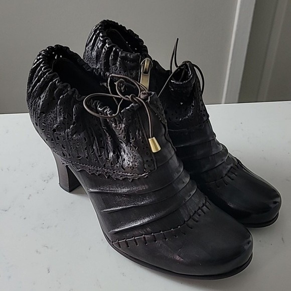 Elasio Renzoni laser cut leather booties Sz 36 Brown Cottagecore Victorian - Picture 1 of 11